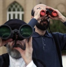 در چین همزمان با تخلفات رانندگی امتیاز اجتماعی افراد کاهش می‌یابد تا جایی که افراد متخلف نمی‌توانند از خانه‌هایشان خارج شوند.