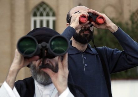 در چین همزمان با تخلفات رانندگی امتیاز اجتماعی افراد کاهش می‌یابد تا جایی که افراد متخلف نمی‌توانند از خانه‌هایشان خارج شوند.